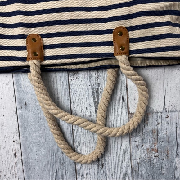 SUMMER & ROSE TOTE IN WHITE AND NAVY STRIPES W/ ROPE HANDLE & SATIN LINING - Picture 8 of 8